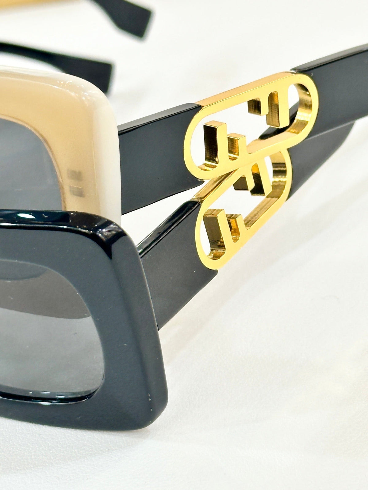 DIAGONAL RECTANGULAR FRAME SUNGLASSES FE40182 IN ACETATE