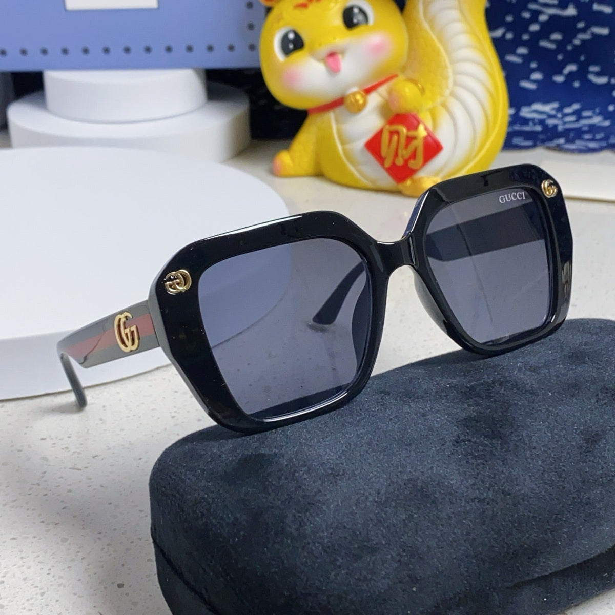 GG EMBOSSED LOGO SQUARE FRAME SUNGLASSES 563171 IN ACETATE