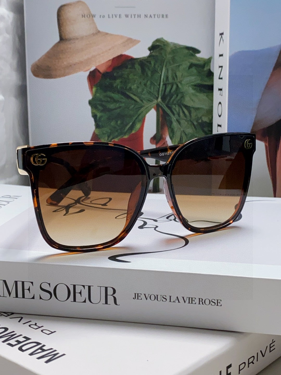 EMBOSSED LOGO BUTTERFLY FRAME SUNGLASSES 576876 IN ACETATE