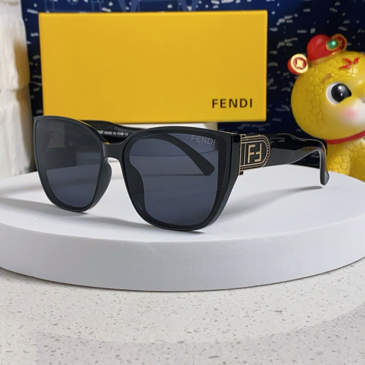 DIAGONAL CHUNKY SQUARE FRAME SUNGLASSES 543494 IN ACETATE