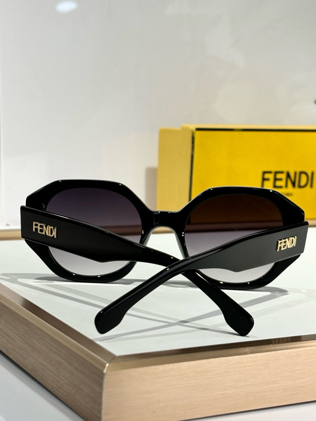FEN EVOLUTION CHUNKY GEOMETRIC FRAME SUNGLASSES FE40118 IN ACETATE