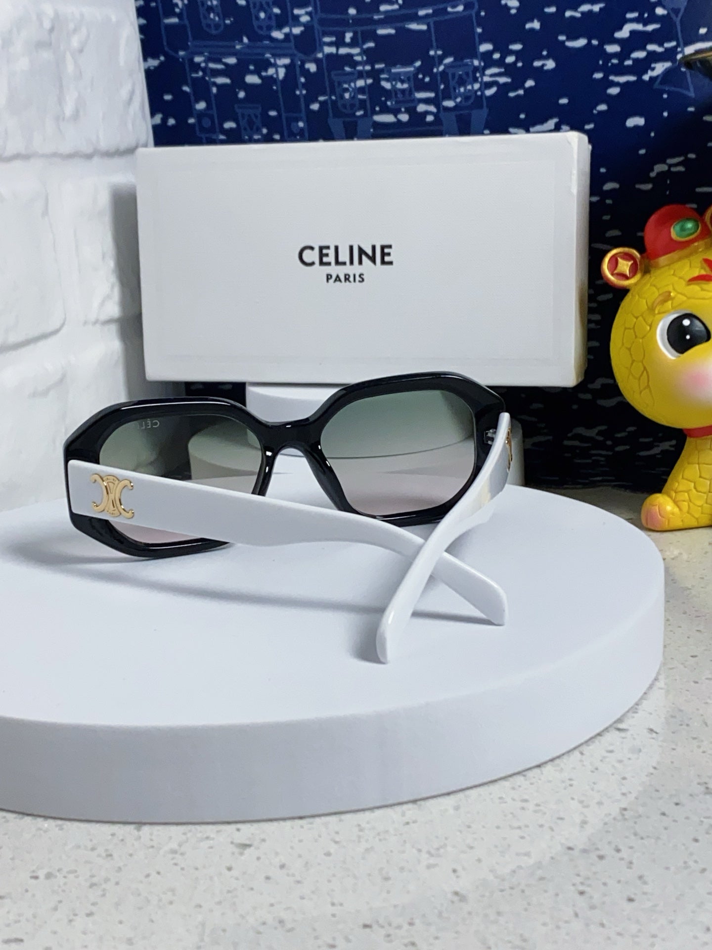 CELINE TRIOMPHE SQUARE SUNGLASS 566739 IN BLACK AND WHITE ACETATE