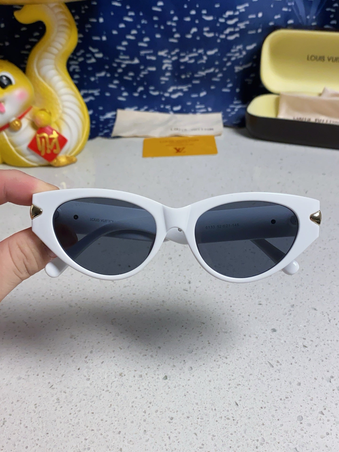 LOUIS VUITTON CAT EYE SUNGLASSES 576885 IN WHITE AND GOLD ACETATE