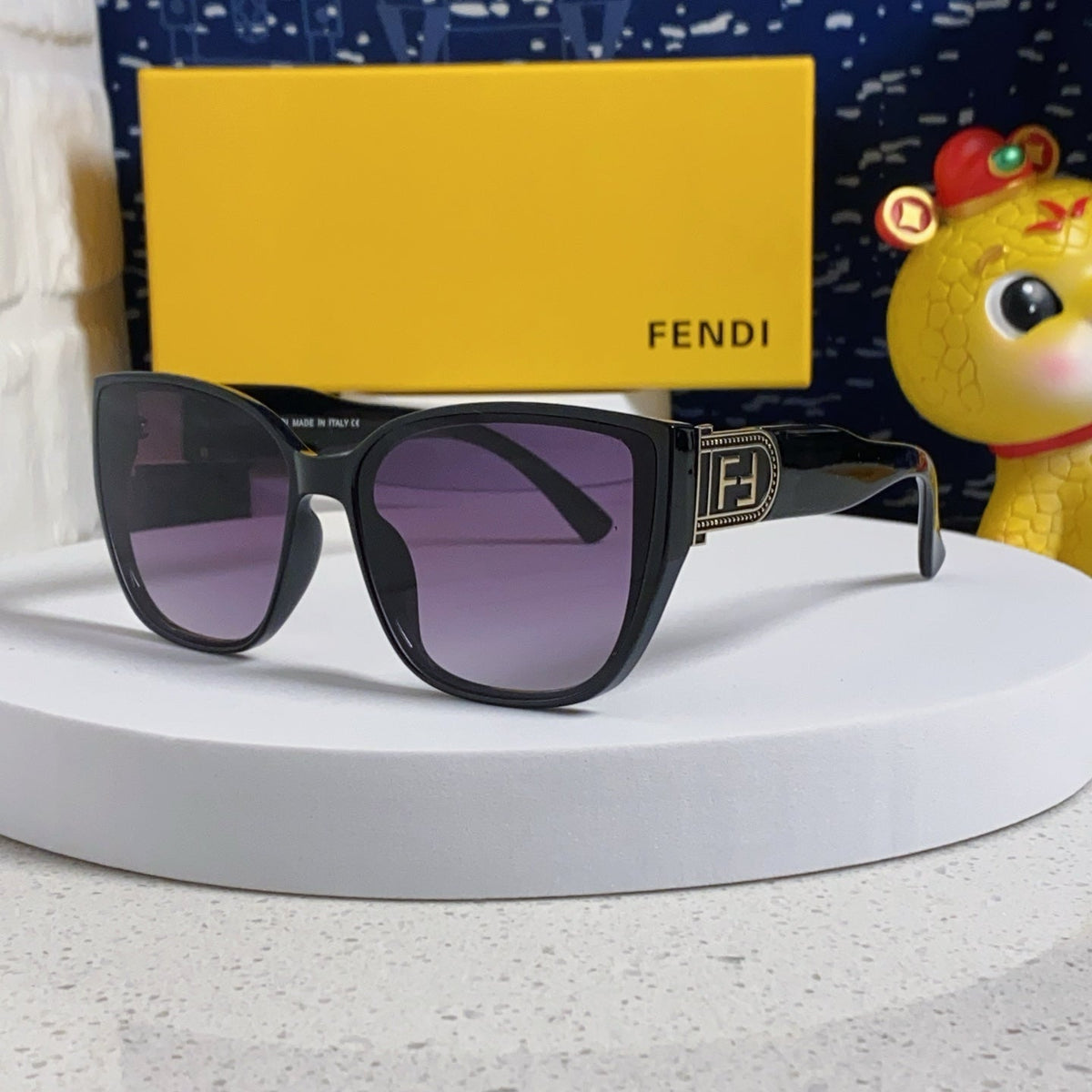 DIAGONAL CHUNKY SQUARE FRAME SUNGLASSES 543494 IN ACETATE