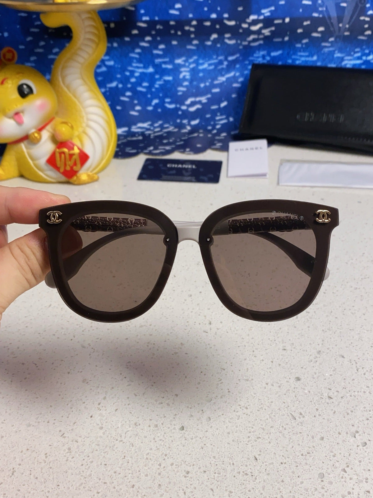 CHANEL BROWNLINE SUNGLASSES 638936 IN LIGHT GRAY ACETATE