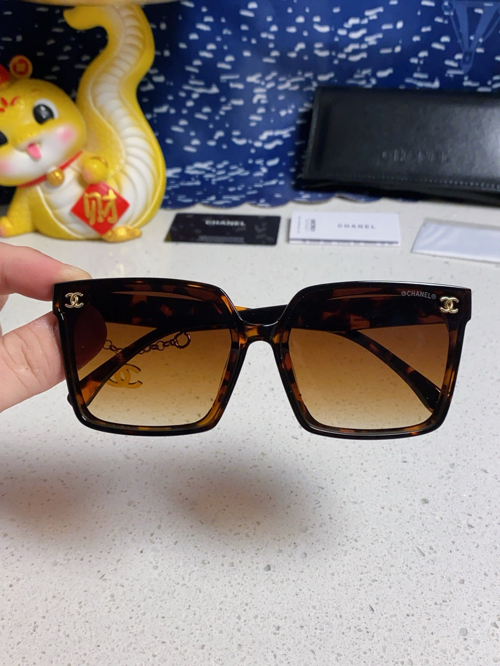 CHANEL SQUARE SUNGLASSES 641809 IN HAVANA ACETATE GOLD CHAIN
